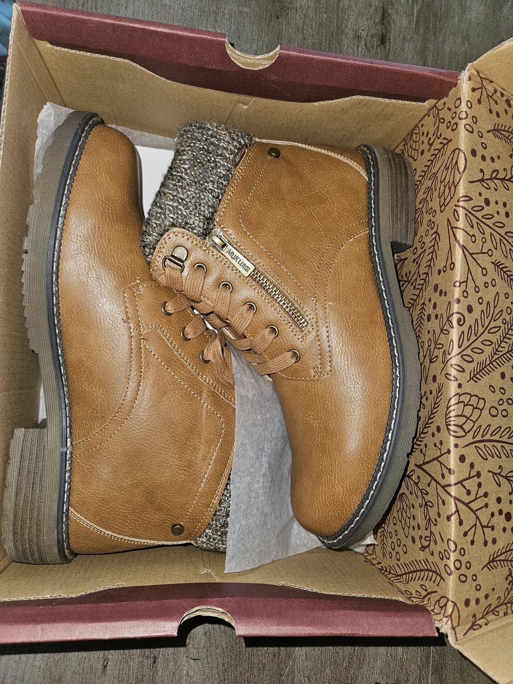 Muk Luks Chestnut Lace-Up Ankle Boots with Knit Collar Size 9